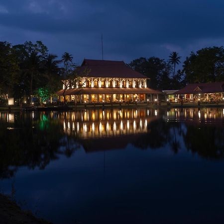 Taj Kumarakom Resort And Spa Kerala Exterior photo