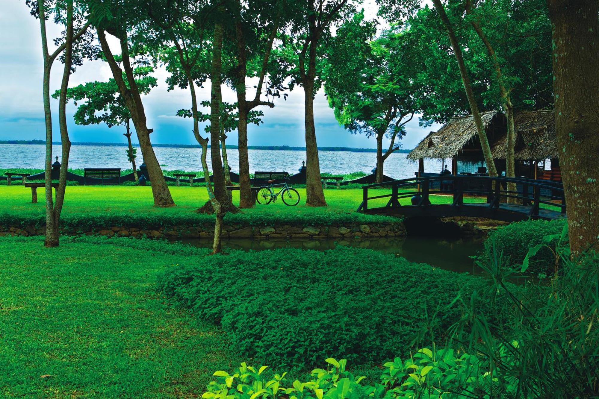 Taj Kumarakom Resort And Spa Kerala Exterior photo