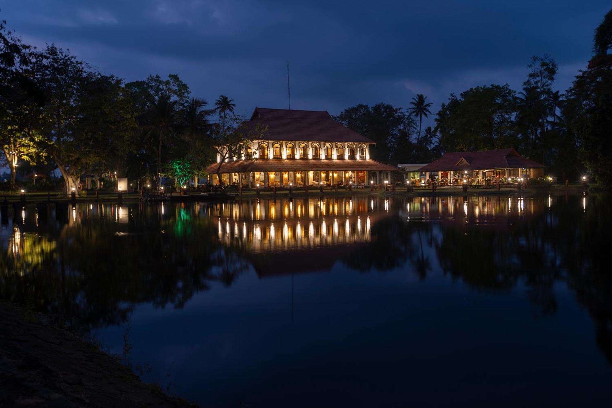 Taj Kumarakom Resort And Spa Kerala Exterior photo