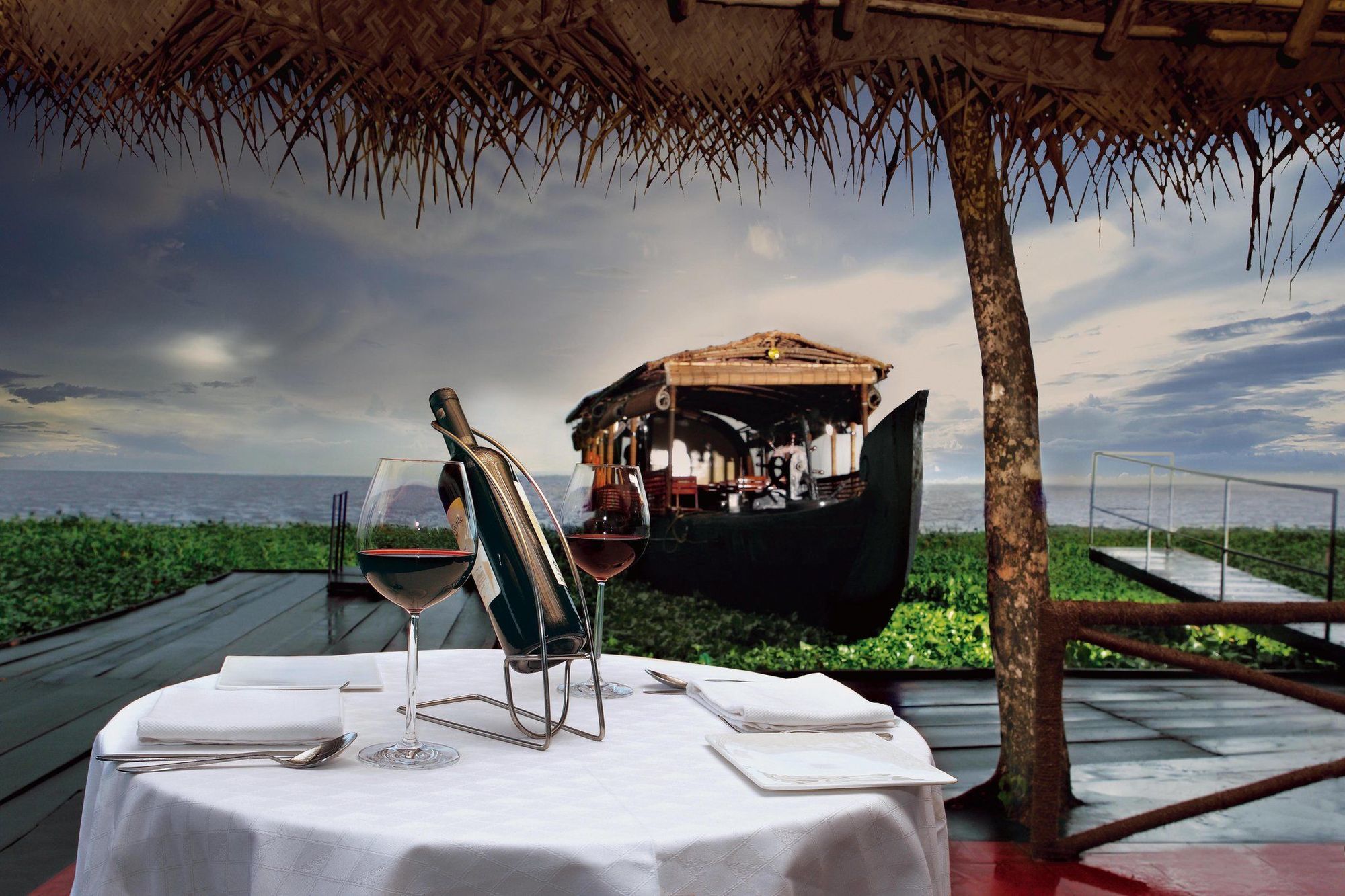 Taj Kumarakom Resort And Spa Kerala Restaurant photo