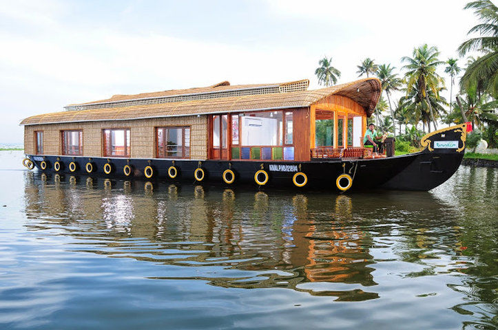 Taj Kumarakom Resort And Spa Kerala Exterior photo