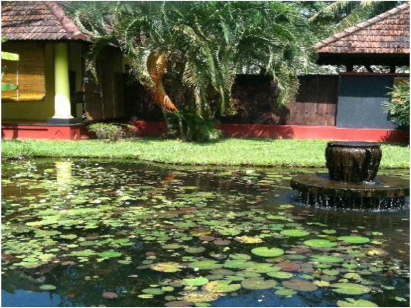 Taj Kumarakom Resort And Spa Kerala Exterior photo